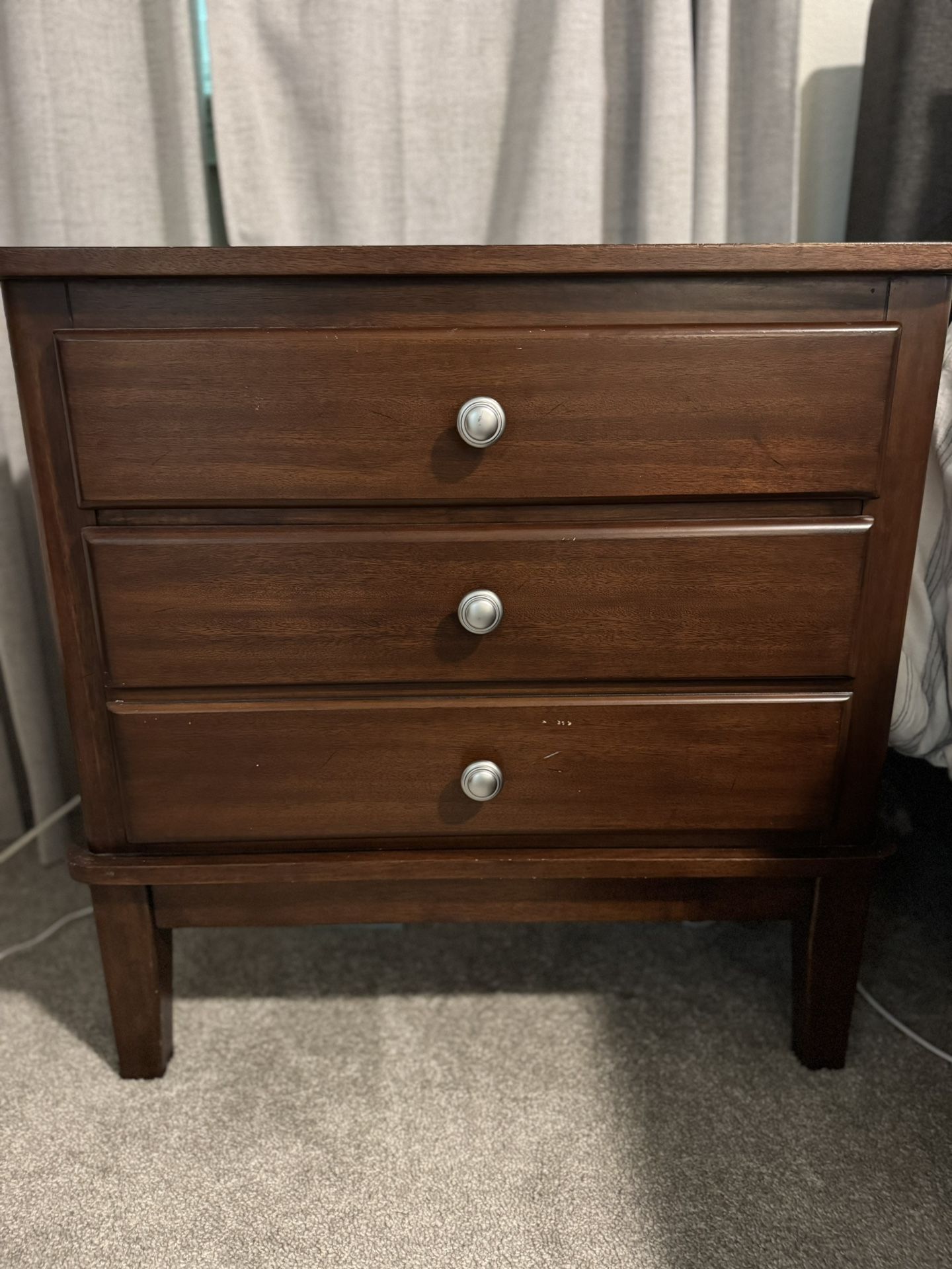 Dresser & 2 nightstands 