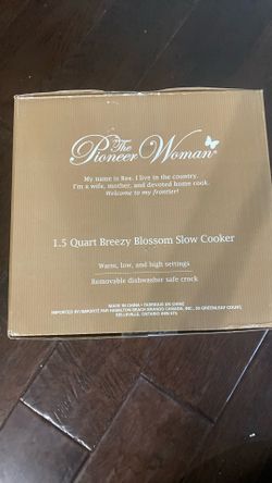 1.5 Quart Breezy Blossom Slow Cooker