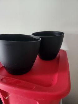 Plant pots (set of 2)