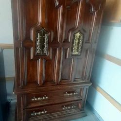 Abbey Oak Furniture Armour, A Dresser, Head Boards Mirrors & More