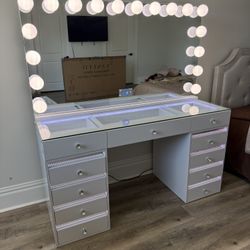 Luxury Glass Top Make Up Vanity W Bluetooth 