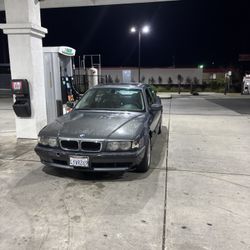 BMW 740i