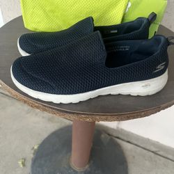 Skechers Slip Ons (Women’s Size 9)