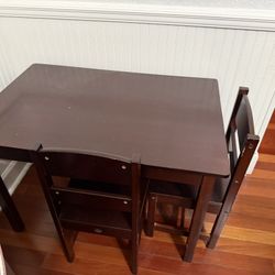 Kid’s table with 2 Chairs 