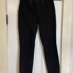 Woman’s mid-rise skinny jean 