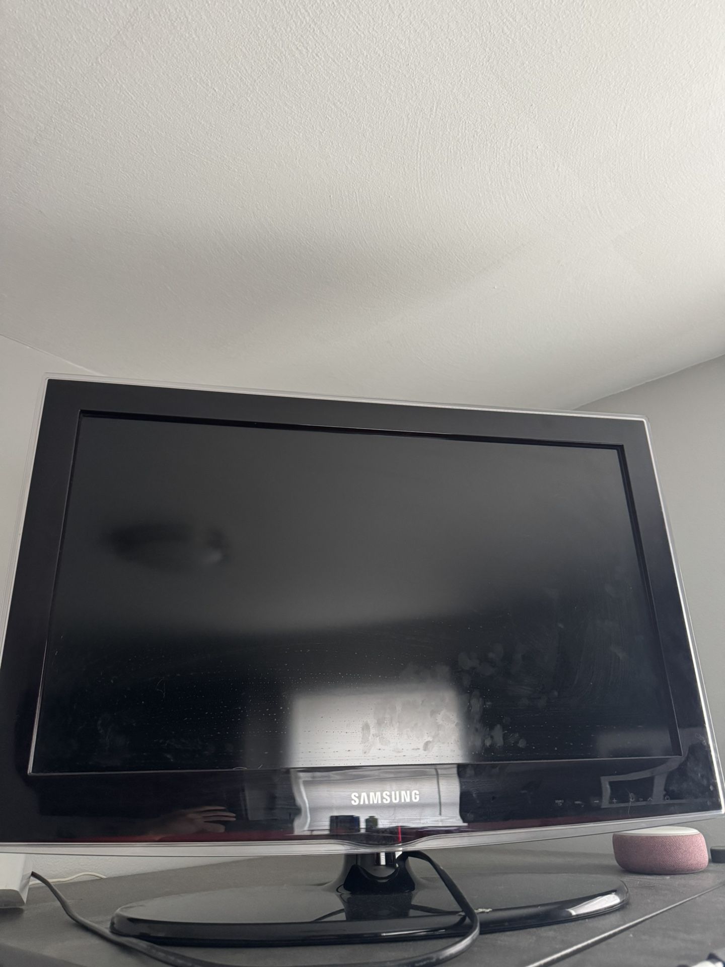 Samsung Tv Bout 24 Inches Or 20