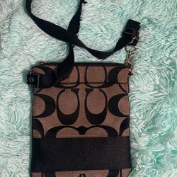 Small Coach Purse $30 for Sale in Tucson, AZ - OfferUp
