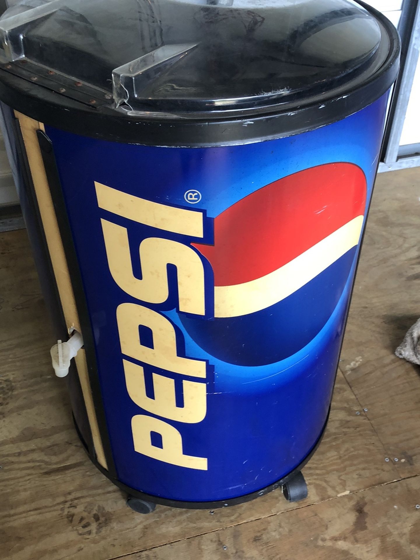 Pepsi Rolling Cooler With Spout