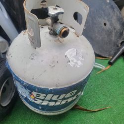 Tanque Para Gas Propano.  Esta Lleno 