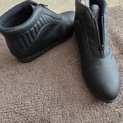 Womens All Weather Short Boots By Naturalizer, 10 1/2-11,  Blk Never Worn Better Thsn New $10.00