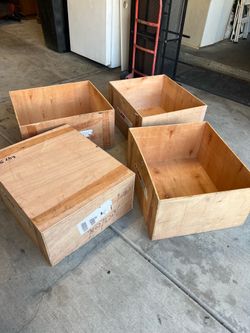 Wood boxes set 35 Dlrs