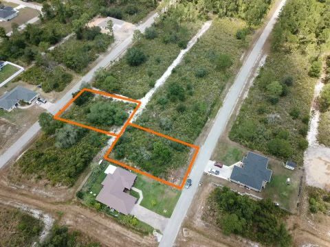 Land For Sale In Developing Neighborhood - Terreno En Venta