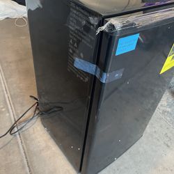 Sweetcrispy 3.2 Cu.Ft Mini Fridge with Freezer Small Refrigerator Single Door Adjustable Thermostat Energy-efficient Low Noise, Compact Fridge for Bed