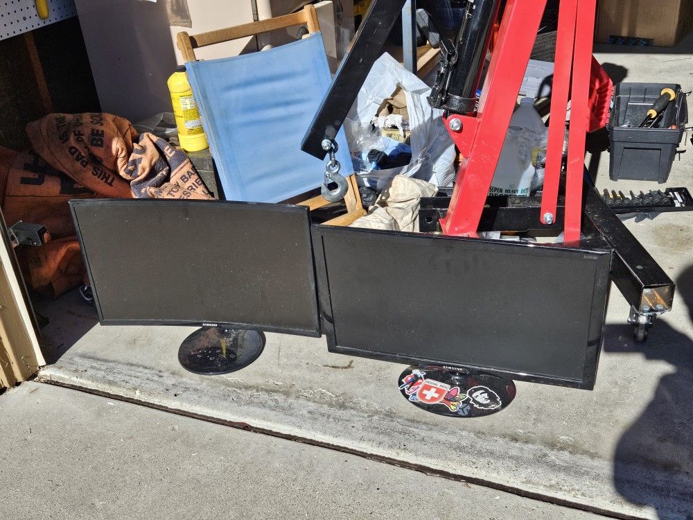 Free Samsung Computer Monitors (no cables ☹️)