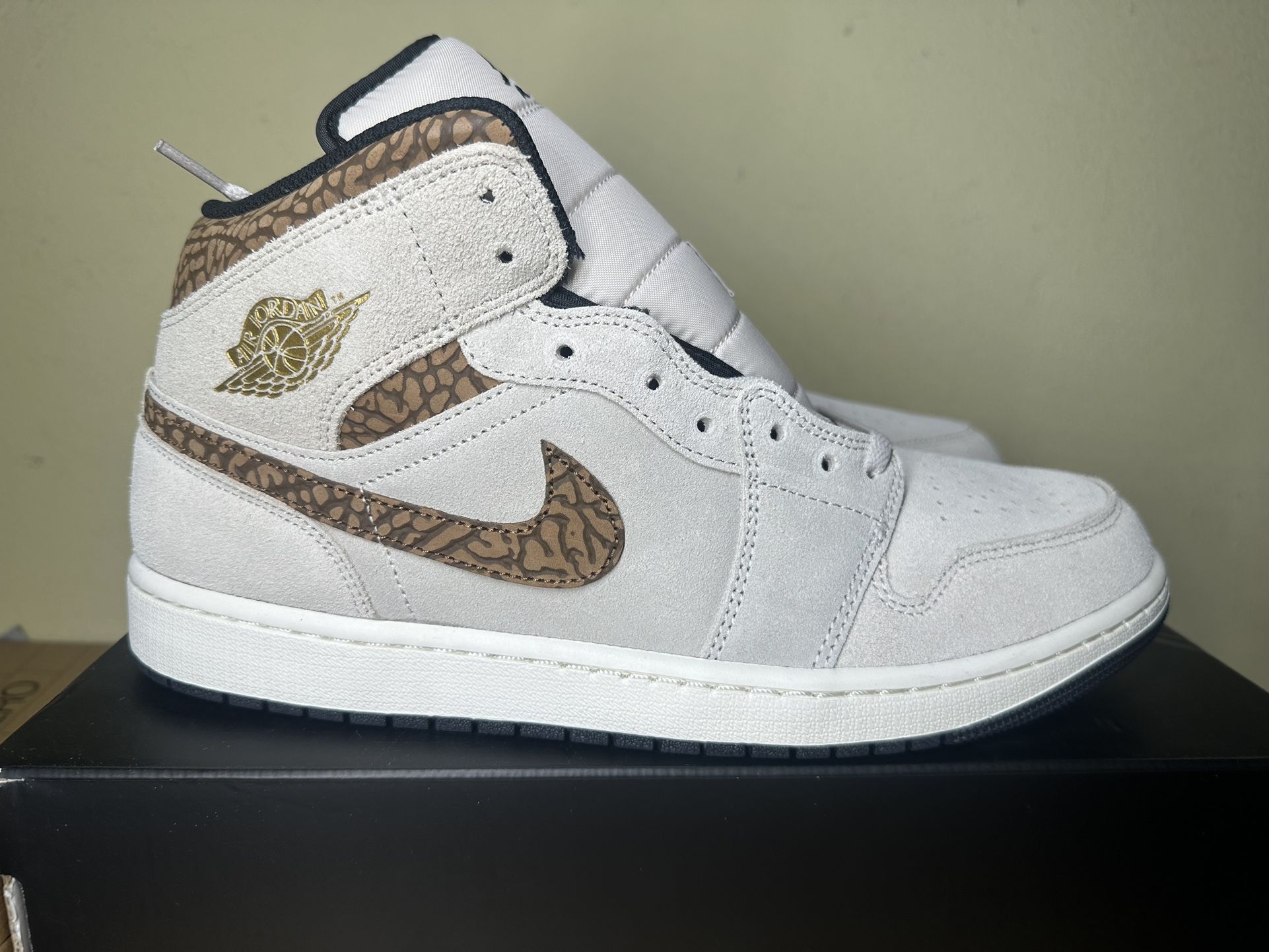 DS Air Jordan 1 Mid SE “Brown Elephant” Men