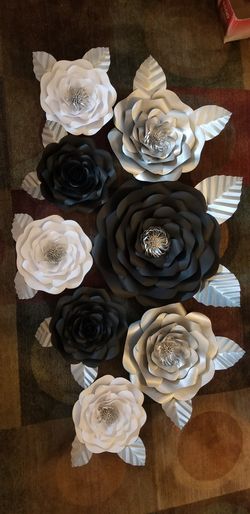 Paper flowers and paper roses. Flores de papel