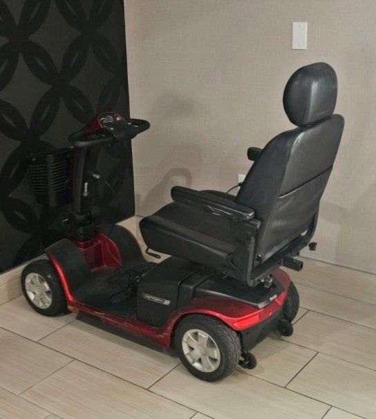 Pride Mobility Victory 10 4-Wheel SC710 Scooter
