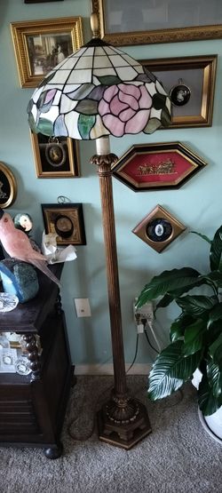 Floor lamp lamp with stained glass shade