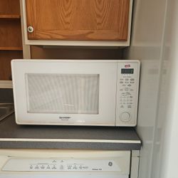 Sharp Carousel Microwave White