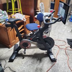 PELOTON STATIONARY TRAINER EXERCISE BIKE IN BLACK