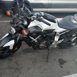 2015 Yamaha FZ07 street fighter