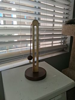 Wooden paper towiel holder