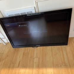 40 inch Samsung TV with Wall Mount