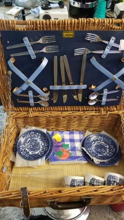 Luxury Picnic Basket