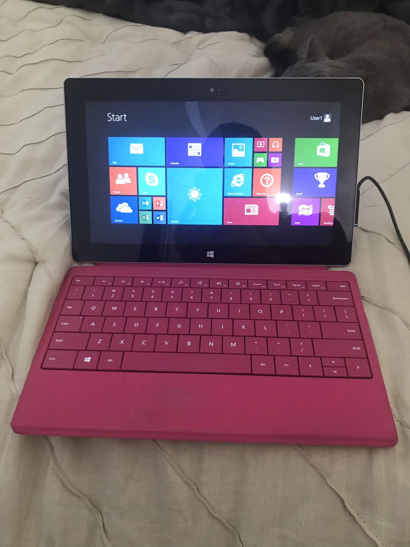 Microsoft Surface RT 8.1 32gb HD w/ pink detachable keyboard and original charger