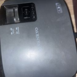 Vankyo Projector 
