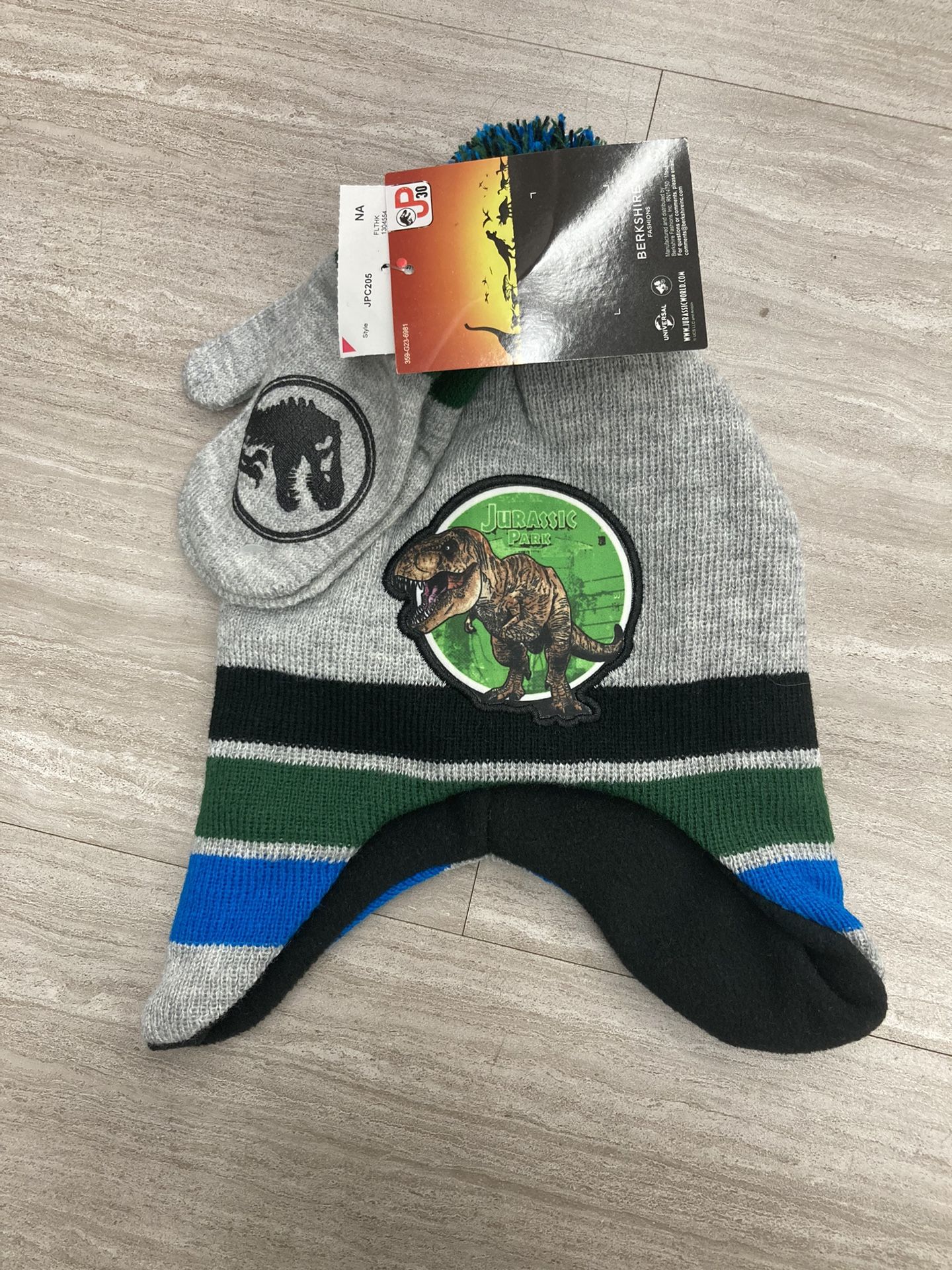 NWT Jurassic World Dinosaur hat & gloves set 