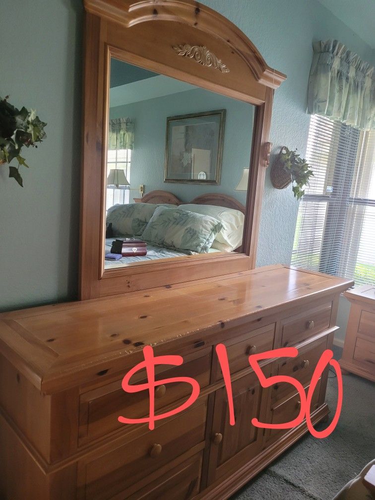7 piece Solid Pine Broyhill Fontana Bedroom Set