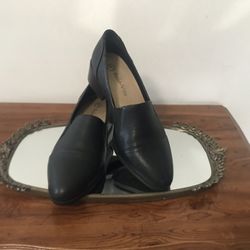 Bella Vita Women's Black Loafers 🥿  