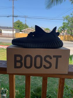 Yeezy Boost 350 V2 Onyx, Size 10 Men
