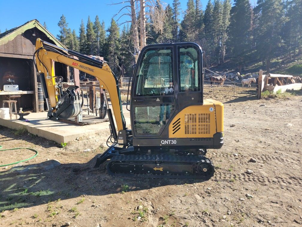 AGT MINI EXCAVATOR