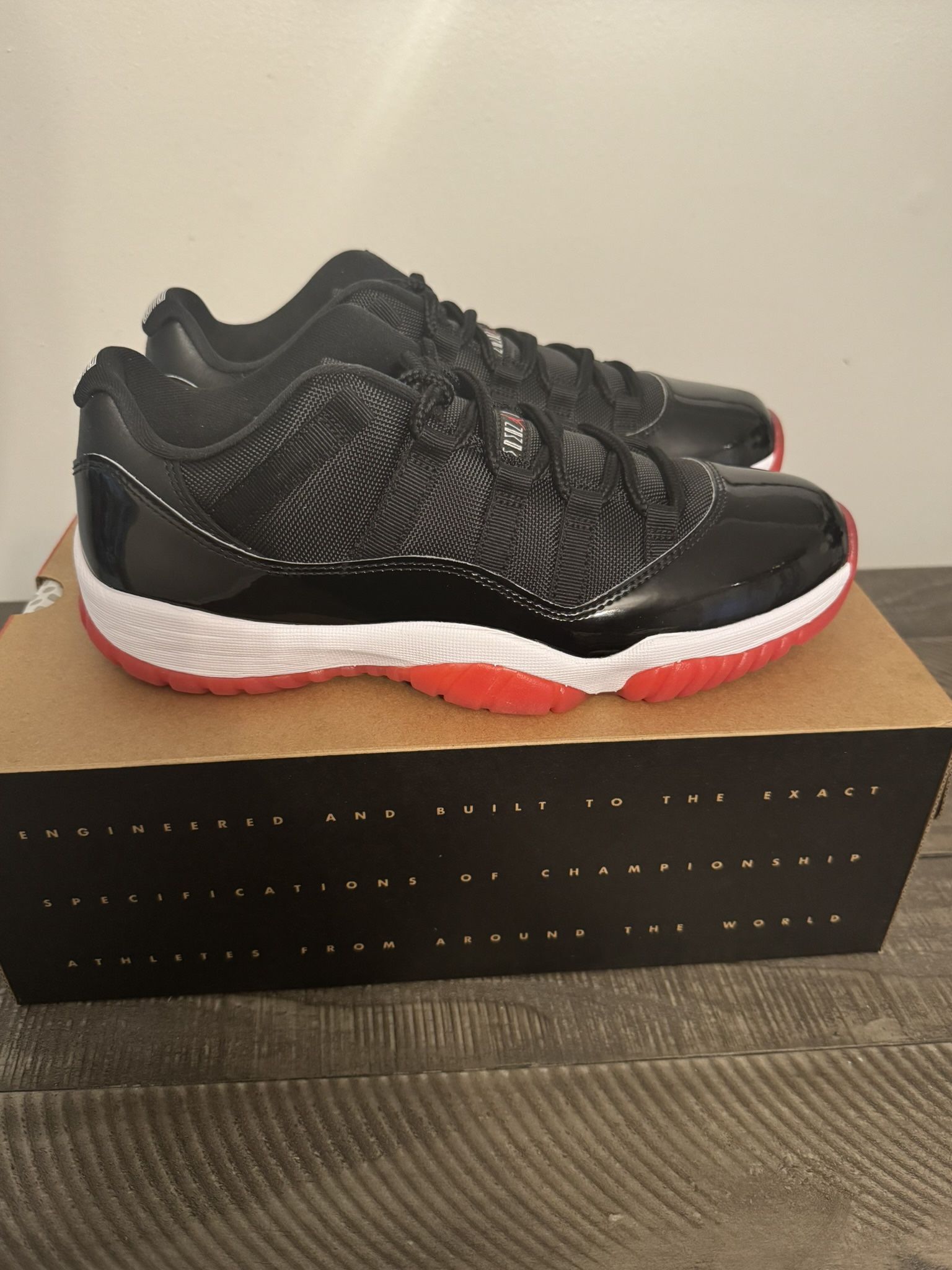Jordan Low Bred 11s Sz 9.5