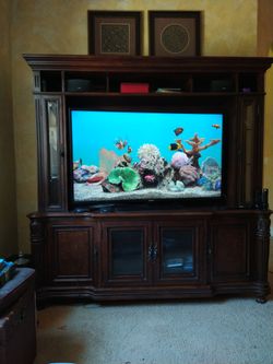 Large Entertainment Cabinet TV stand with Removable Hutch Excellent Condition
