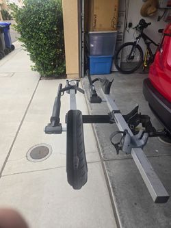 Thule black two bicycle carrier for a 1.25" hitch.