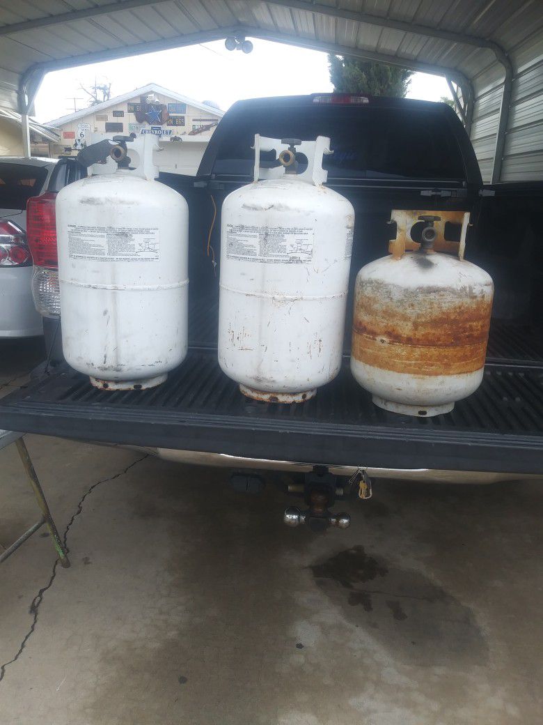 I Got 3 Porpane Tanks 2 Are 10 Gallon I Is 5 Gallon 40.00 Each On 10 Gal. Ones 20.00 On The 5 Gal.one