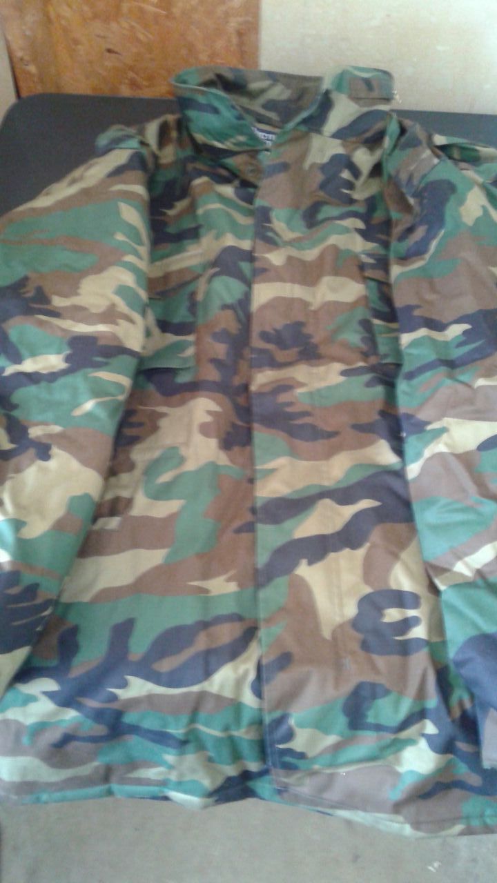 Heavy Duty Camo coat!! Just like new..