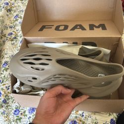 Authentic adidas Yeezy Foam RNR New Size 11