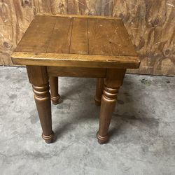 Vintage Barn Wood End Table (Real wood ) Minor Blemishes Read. Single table in good condition with some minor scratches and scuff marks. In addition t