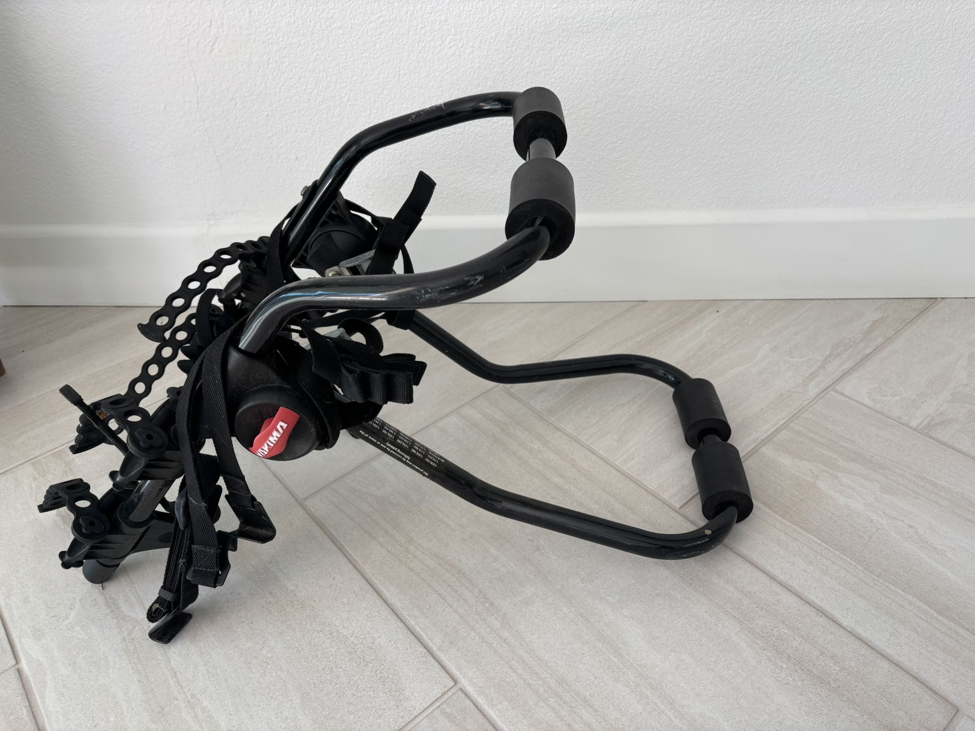 Yakima HangOut 2-Bike Trunk Mount Rack- Good Condition