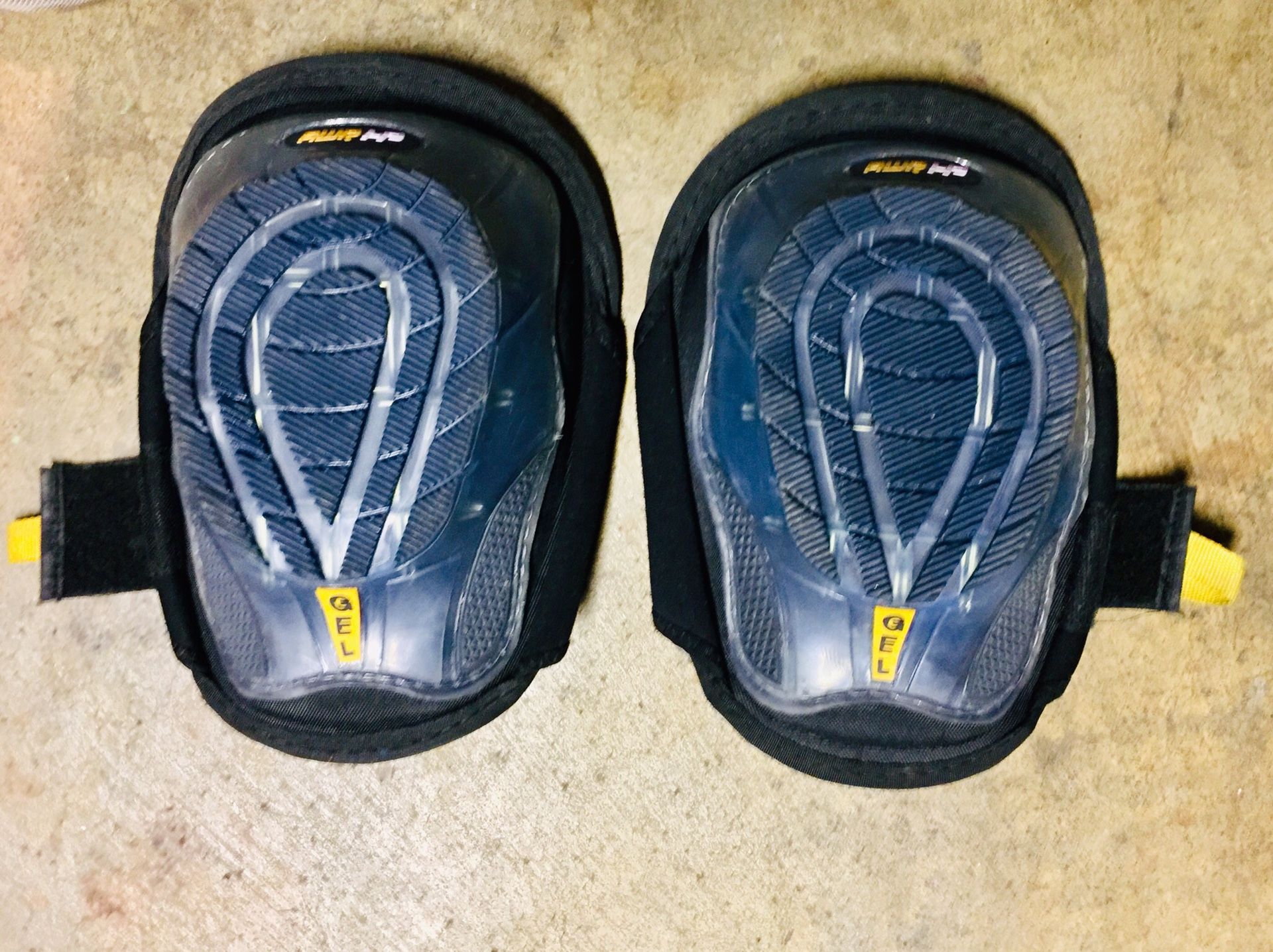 AWP HP Gel-Zone Non-Marring Rubber-Cap Knee Pads