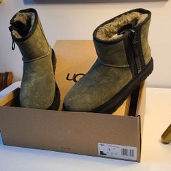 UGG Shoes Never Worn Size 7