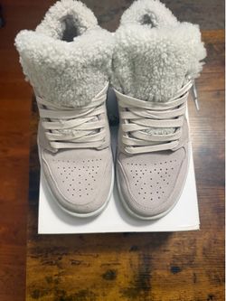 Air Jordan 1 Low SE Sherpa College Grey Women's Size 7 – Excellent Condition
