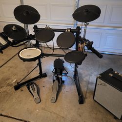 $325 - Beginner Electric Drum Kit (Drum Set) - Roland TD-3