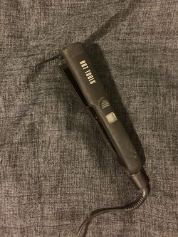 HOT TOOLS hair straightener