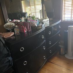 Dresser With Mirror