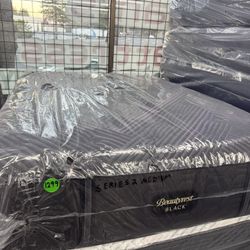 QUEEN SIZE SIMMONS BEAUTYREST BLACK SERIES 2 (MEDIUM) MATTRESS & BOX SPRING BED SET